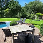 Дом отдыха Gezellig Met Zwembad En Sauna In - Bellezelles *