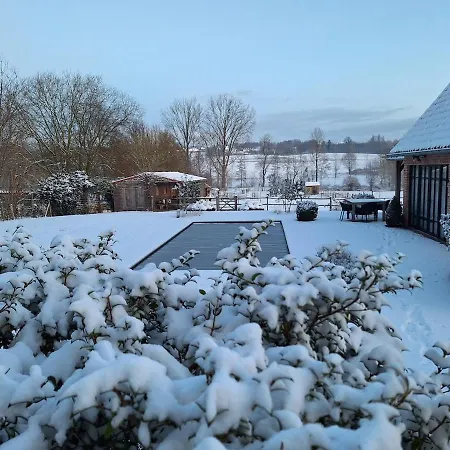 Дом отдыха Gezellig Met Zwembad En Sauna In - Bellezelles *