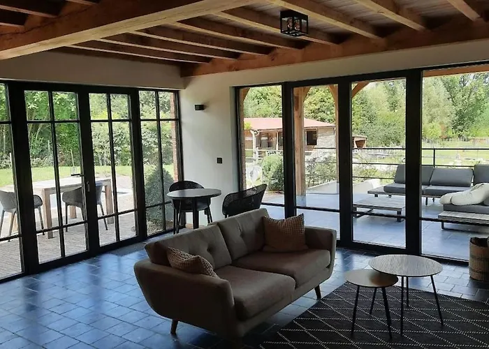 Gezellig Met Zwembad En Sauna In - Bellezelles