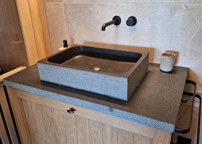 Holiday home Gezellig Met Zwembad En Sauna In - Bellezelles