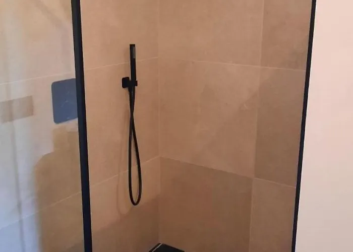 Gezellig Met Zwembad En Sauna In - Bellezelles *