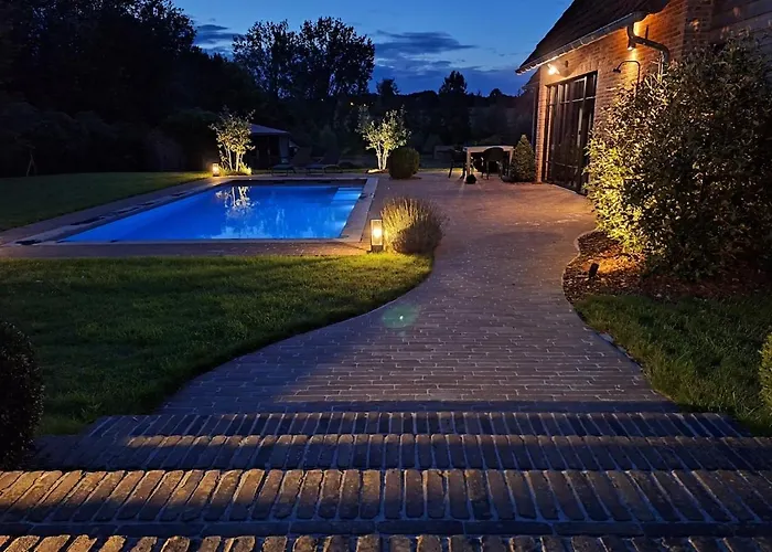 Holiday home Gezellig Met Zwembad En Sauna In - Bellezelles